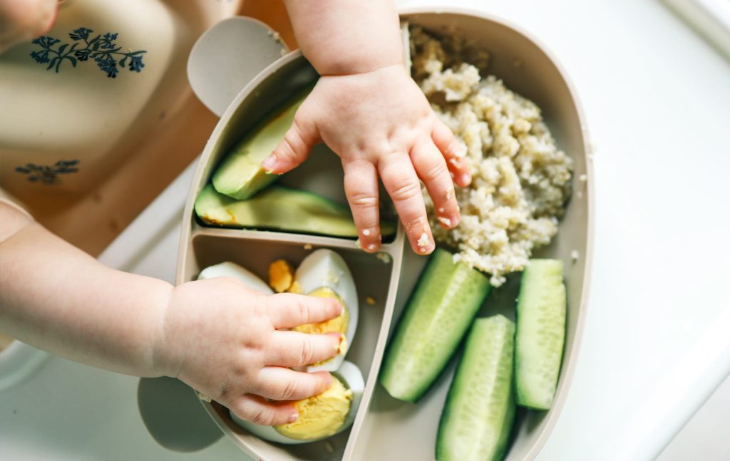 ¿Cuál es el mejor método para introducir la alimentación complementaria? Lo que dice la ciencia